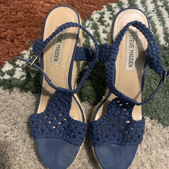 Steve Madden wedge blue sandal with roping details on the heel - Picture 1 of 3